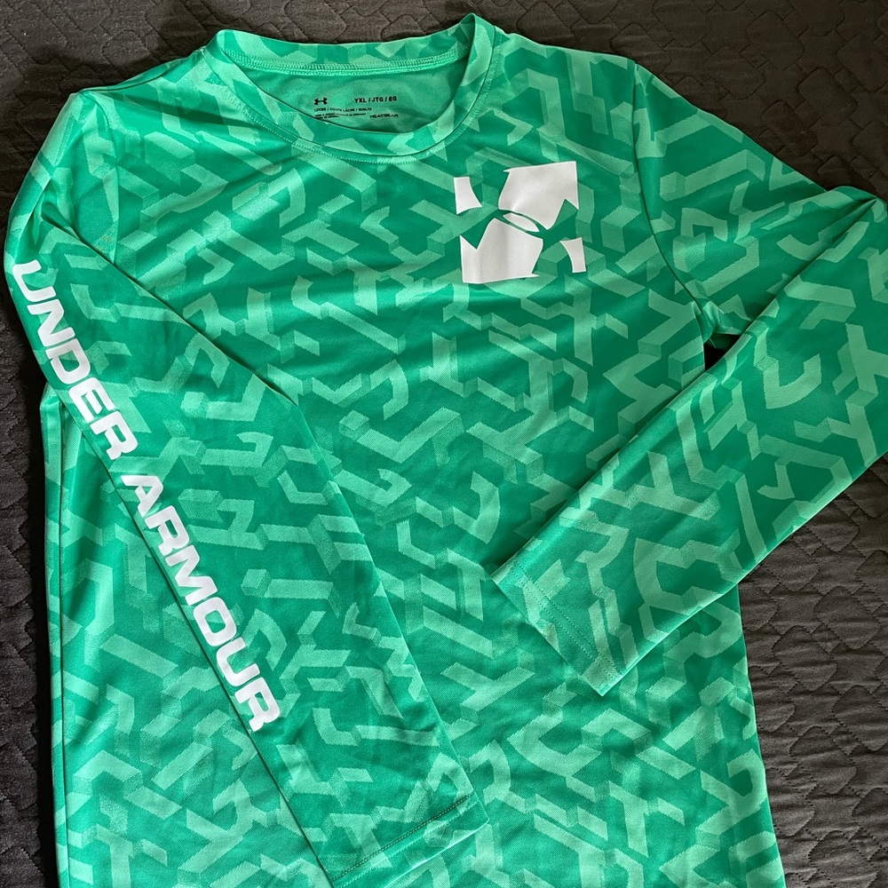 Under Armor -Youth XL Cool wear long sleeve athletic shirt
